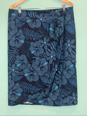 Ripskirt Hawaii Women’s Black & Teal Floral Skirt. Size Large
